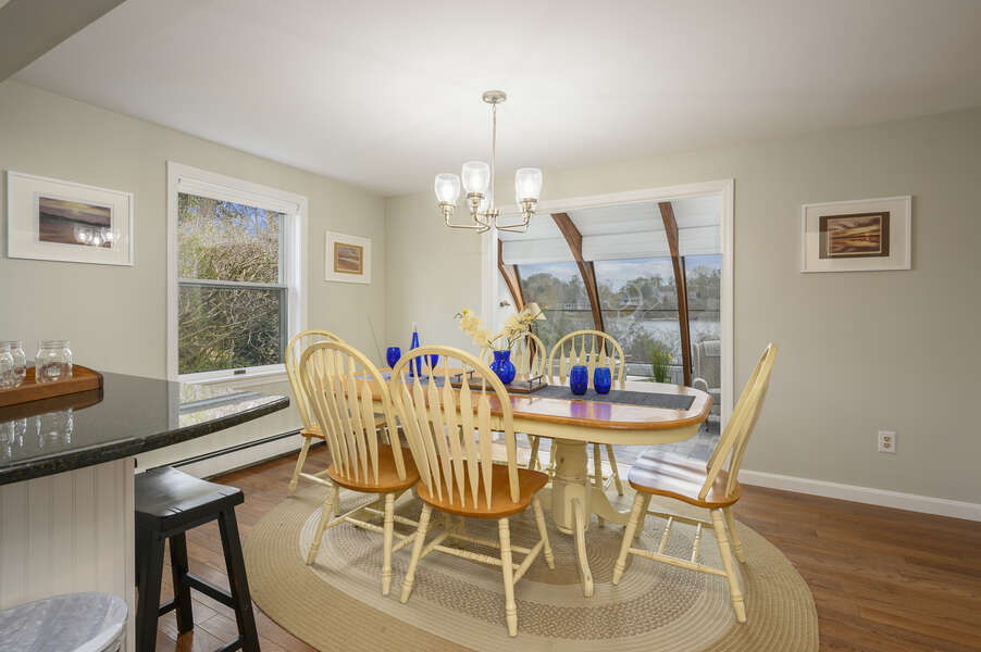 Dining area seating for 6 - 35 Vacation Lane Harwich Cape Cod - New England Vacation Rentals