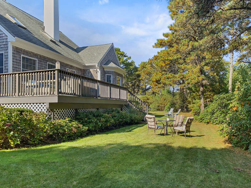 Extra outdoor seating for warm summer days - 1 Somerset Road Harwich Cape Cod - New England Vacation Rentals