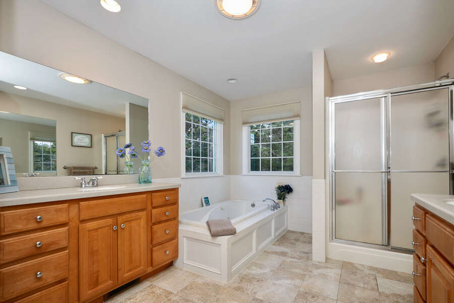 Bathroom ensuite to Master Bedroom - separate tub and glass enclosed shower - 1 Somerset Road Harwich Cape Cod - New England