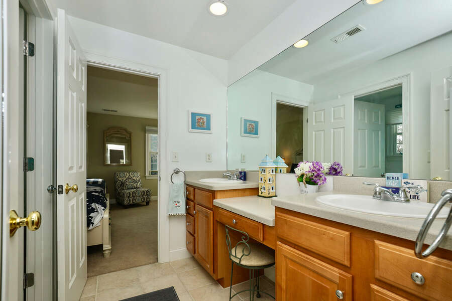 Bathroom #4 - Jack & Jill to bedrooms 3 and 4 - 1 Somerset Road Harwich Cape Cod - New England Vacation Rentals