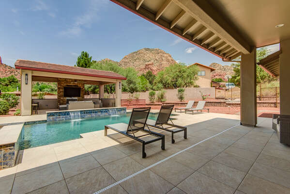 Relaxation at its Finest! With Red Rock Views!