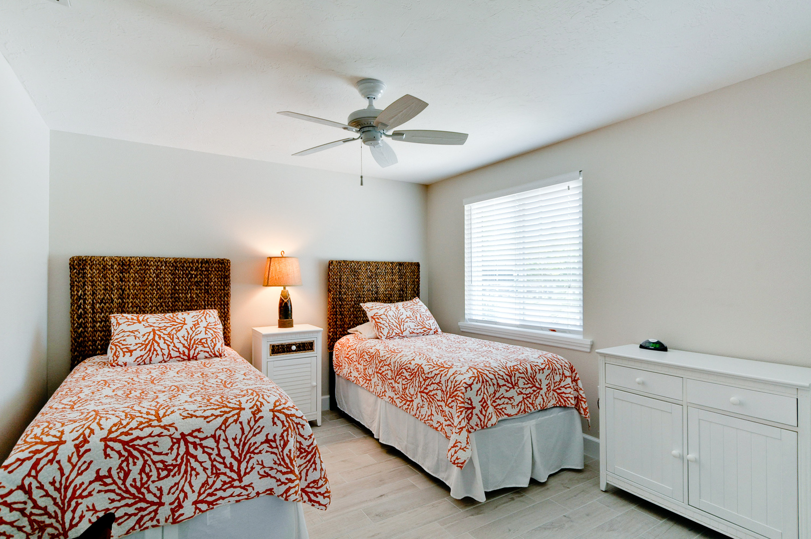 2 Pina Colada's B guest bedroom with two twin beds