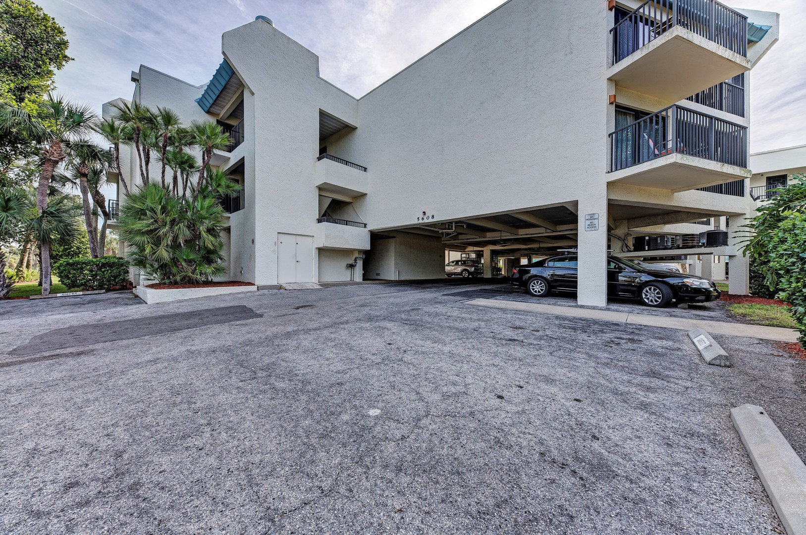 Sun Plaza West condo parking area view from street