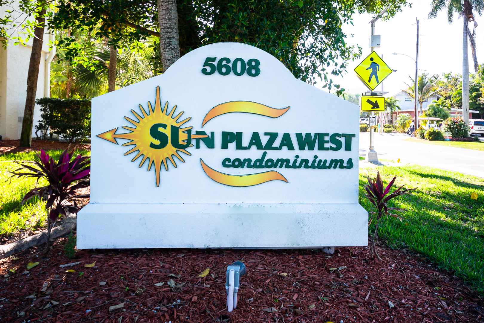 Sun Plaza West condo sign