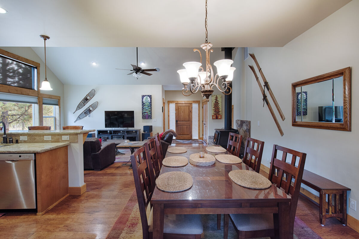 Dining space great for casual or formal gathering.