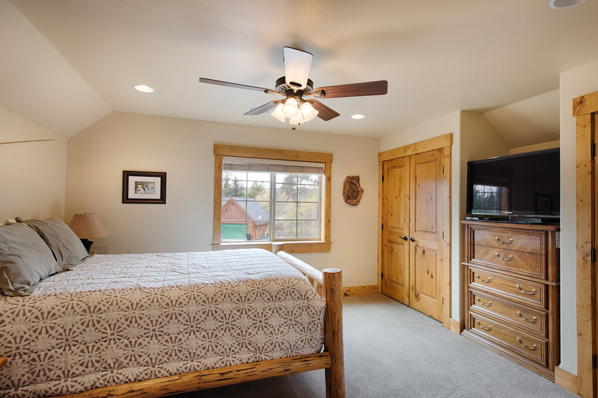 Queen bed and adult twin bed.  Large screen TV.