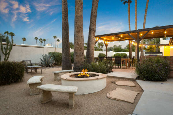 Outdoor Firepit w/ Seating