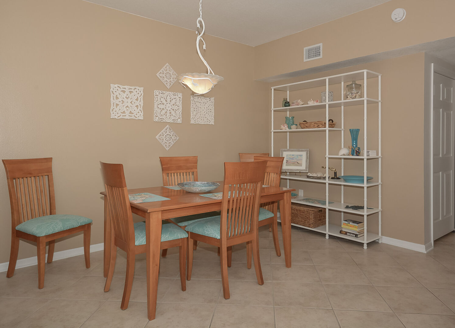 Kitchen table seating 4
