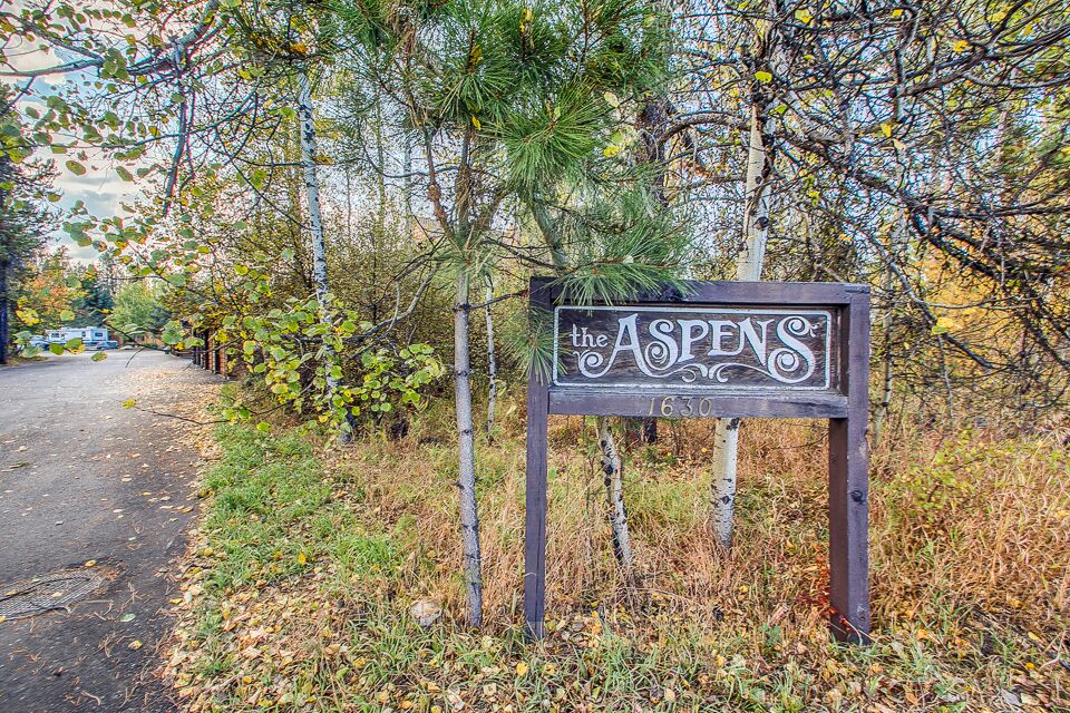 Entrance to the Aspens complex