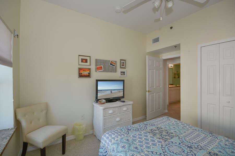 Guest bedroom with HD TV