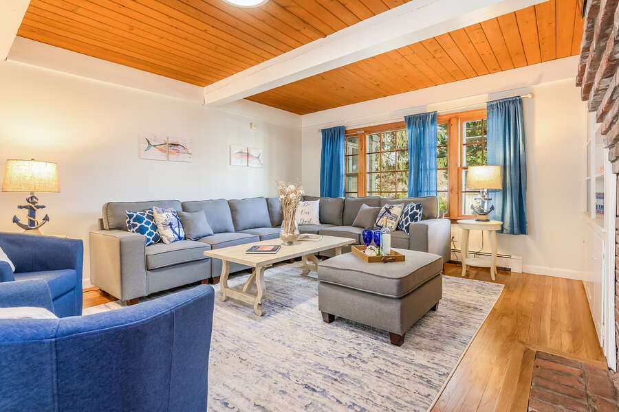 Plenty of seating in the living room - 2 Cove Road Harwich Cape Cod - New England Vacation Rentals- #BookNEVRDirectCozyCove