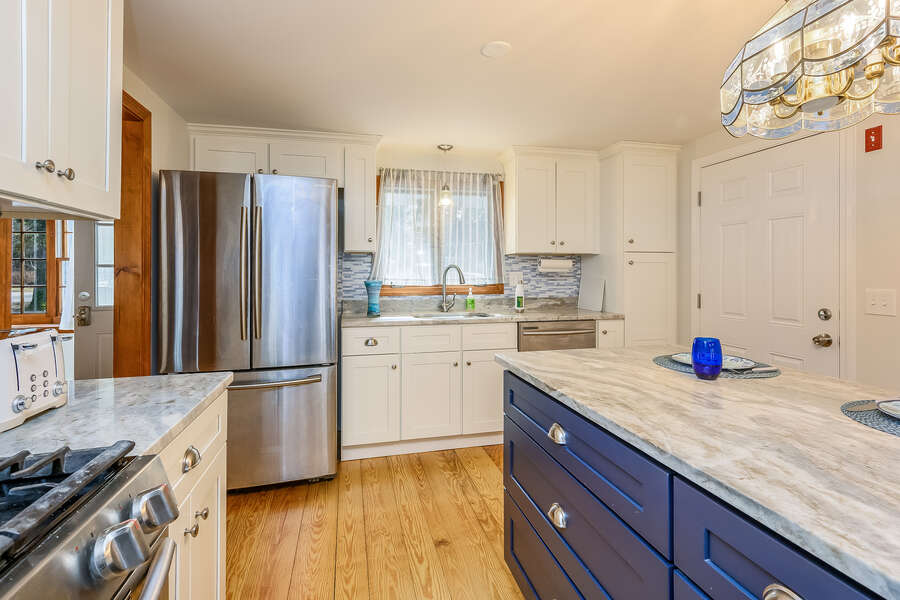 Stainless steel appliance in the kitchen - 2 Cove Road Harwich Cape Cod - New England Vacation Rentals- #BookNEVRDirectCozyCove