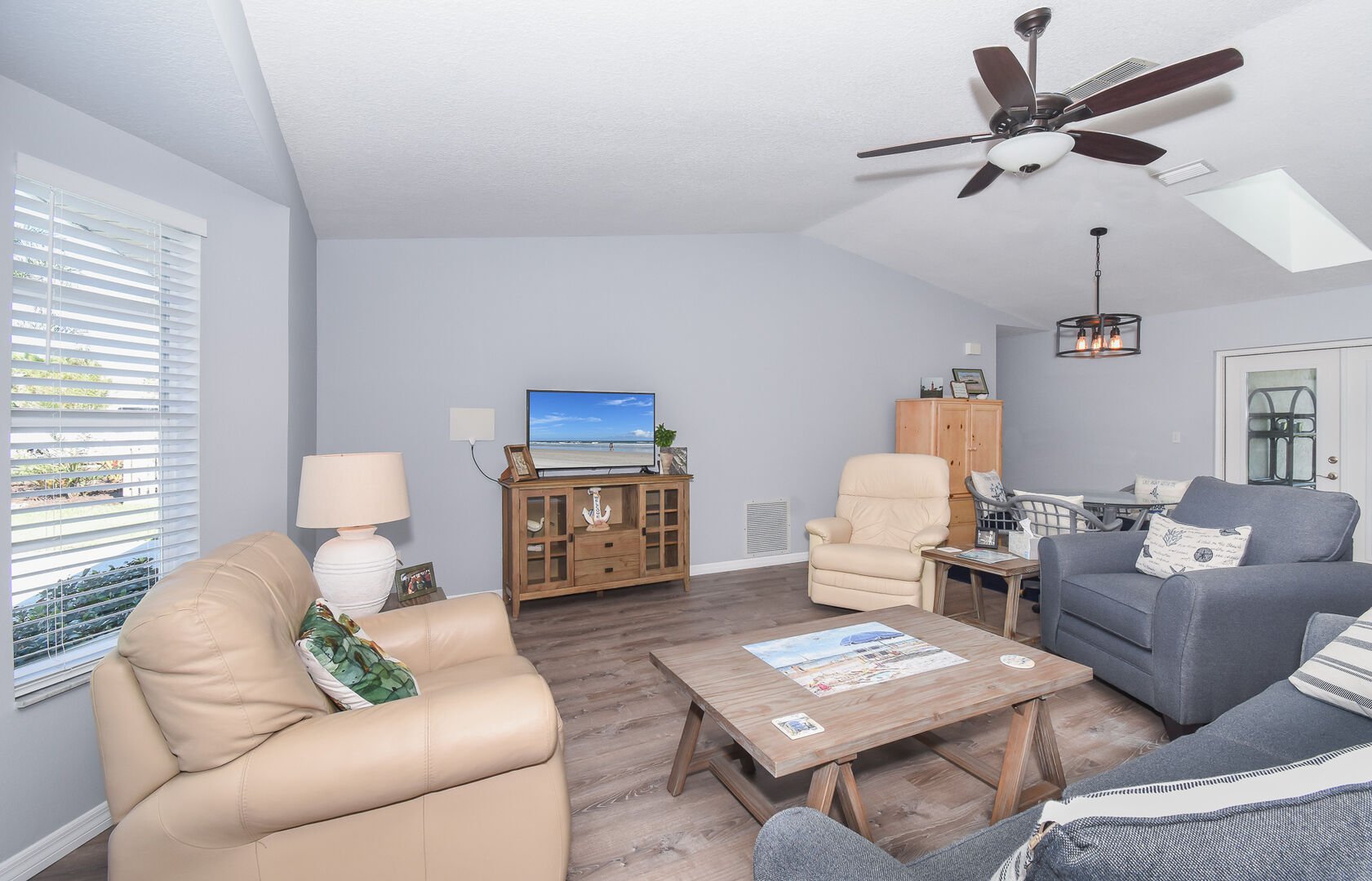 living room seating and tv in new smyrna beach home rental