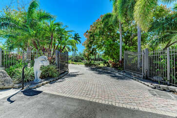 Private driveway as you enter into the perfect getaway retreat!