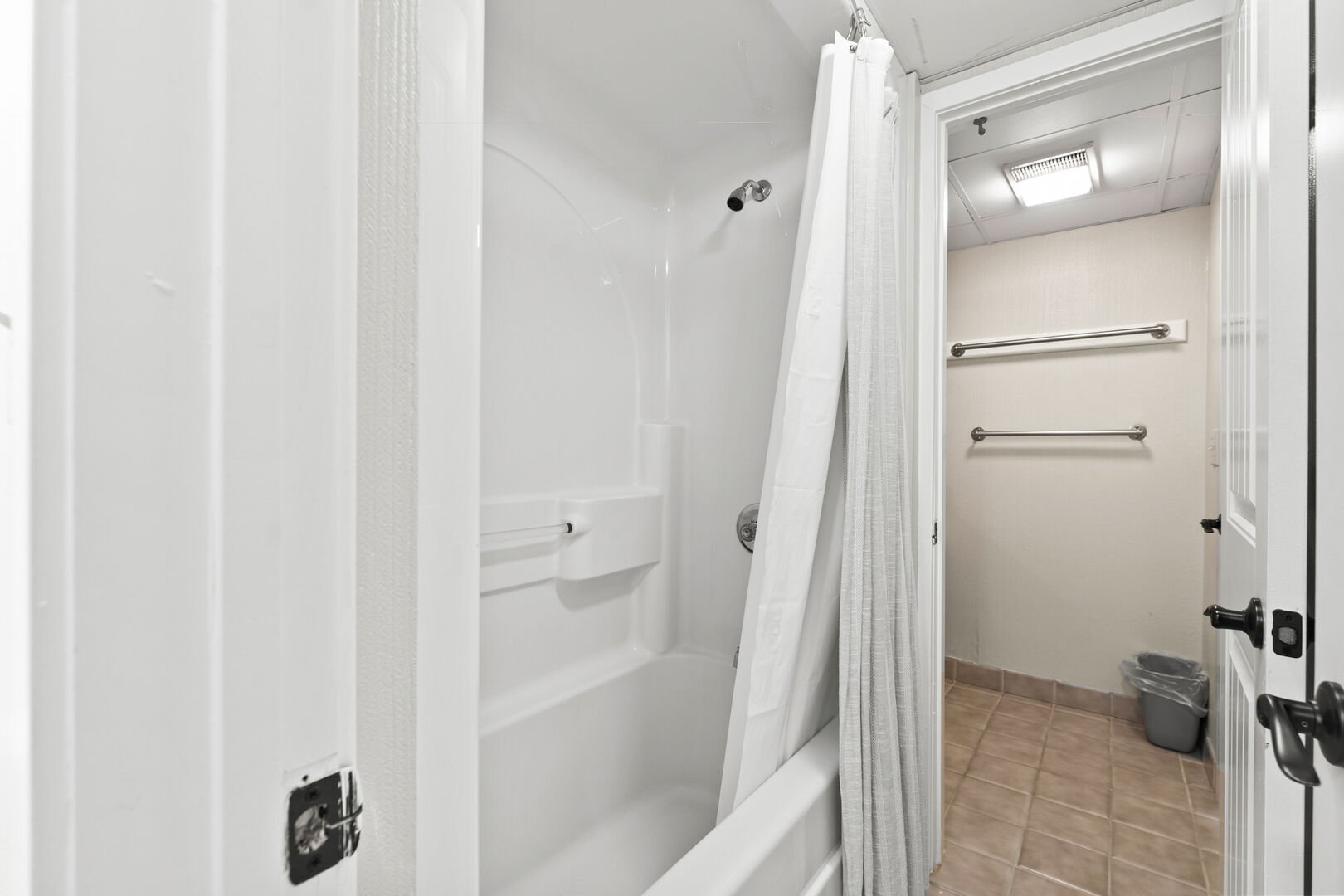 Combination Shower/Tub Between Each Sink/Toilet