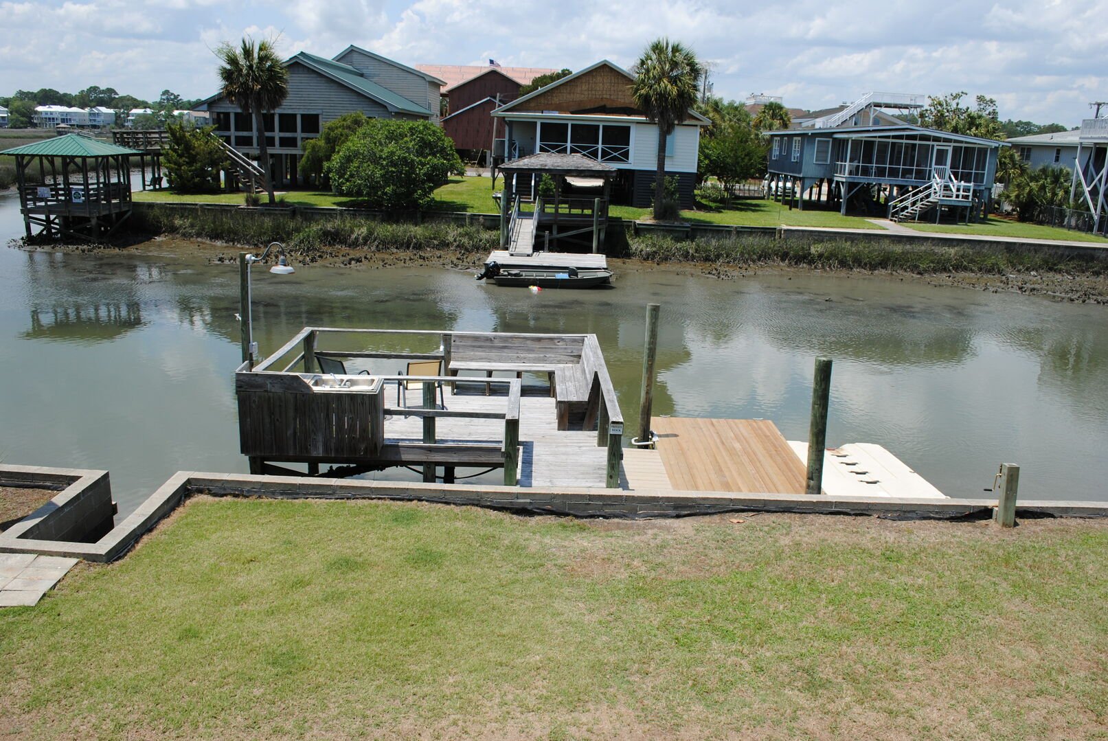 Floating and Stationary Dock on Canal