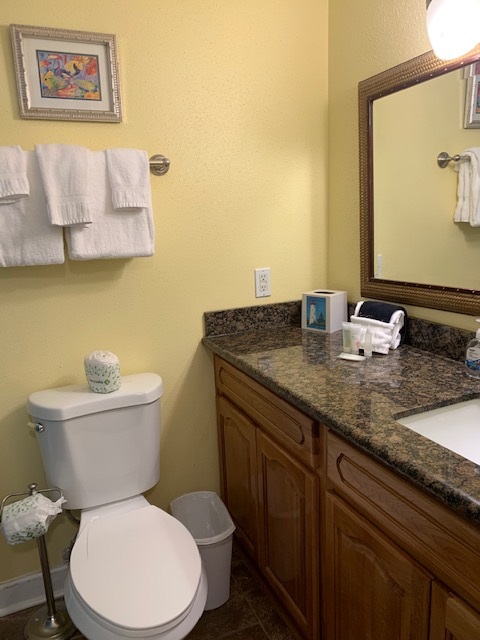 THIS FULL BATH HAS OUTLETS AND GREAT LIGHTING AND IS LOCATED NEAR THE ENTRANCE