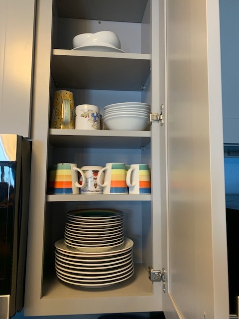 FULLY STOCKED KITCHEN FOR ALL YOUR DINING NEEDS