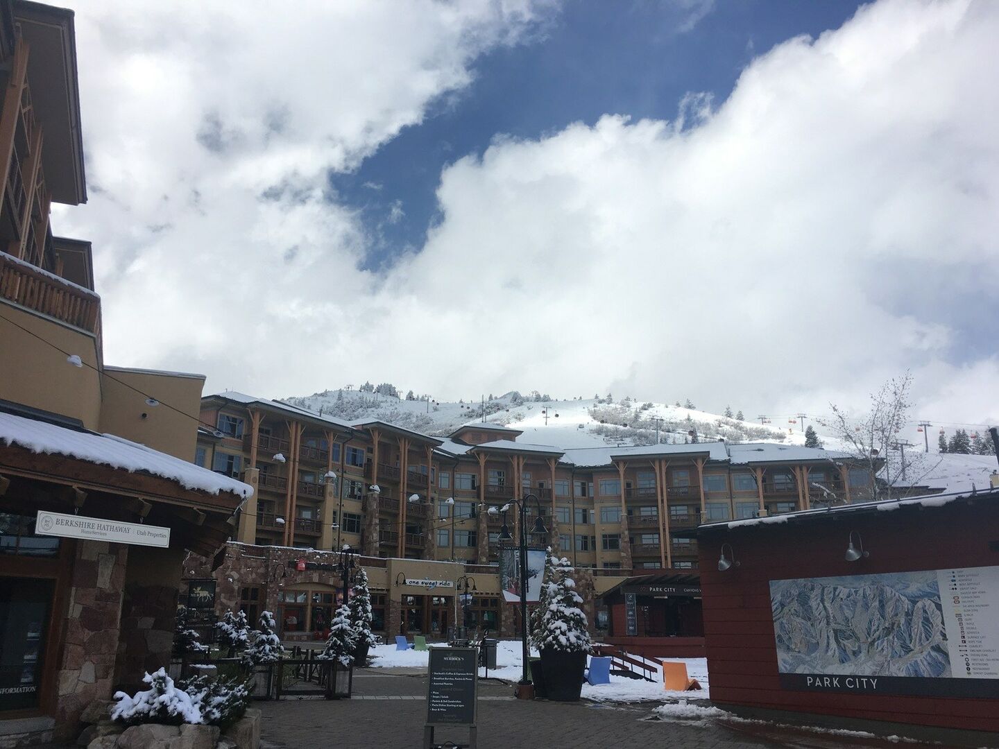 besides the resort ski shop, rentals and ski school Sundial also houses Murdock's Cafe & SmartWool, with the Umbrella bar right outside as well