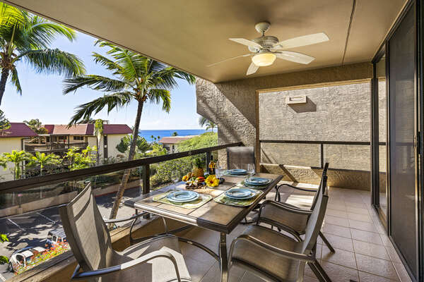 Lanai with a table and seating for 4