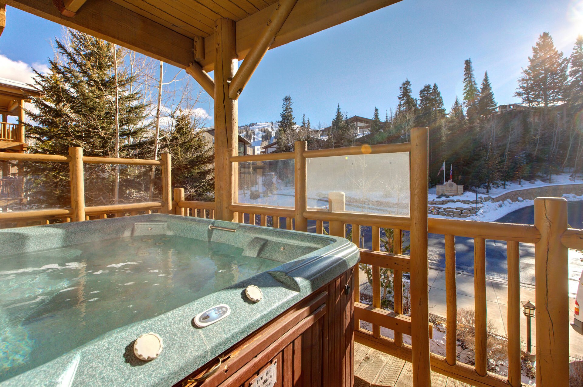 Private 6-man , outdoor, hot tub; the perfect place to Apres