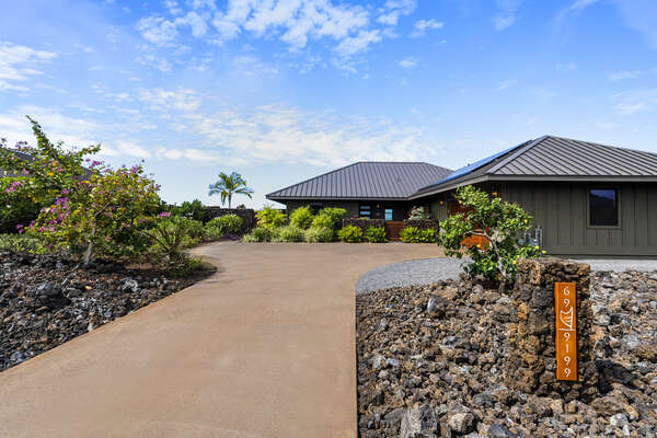 Driveway to this Kona vacation home rental.