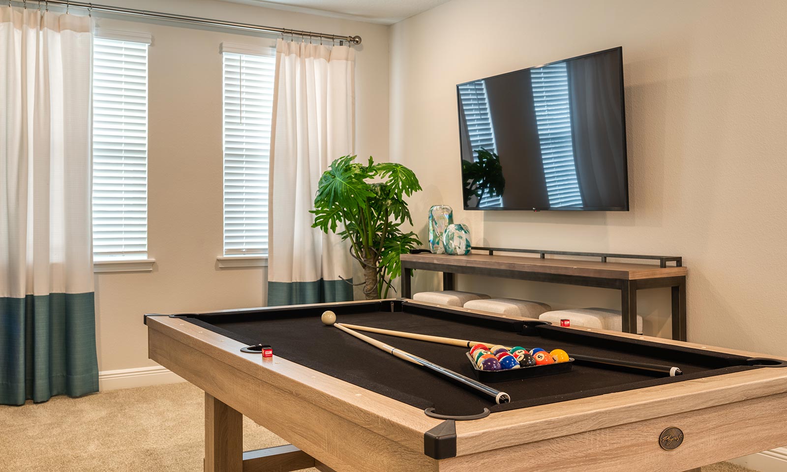 [amenities:pool-table:2] Pool Table