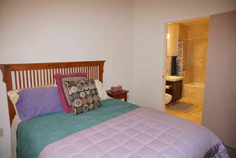 2nd Bedroom with Queen Bed/Bath