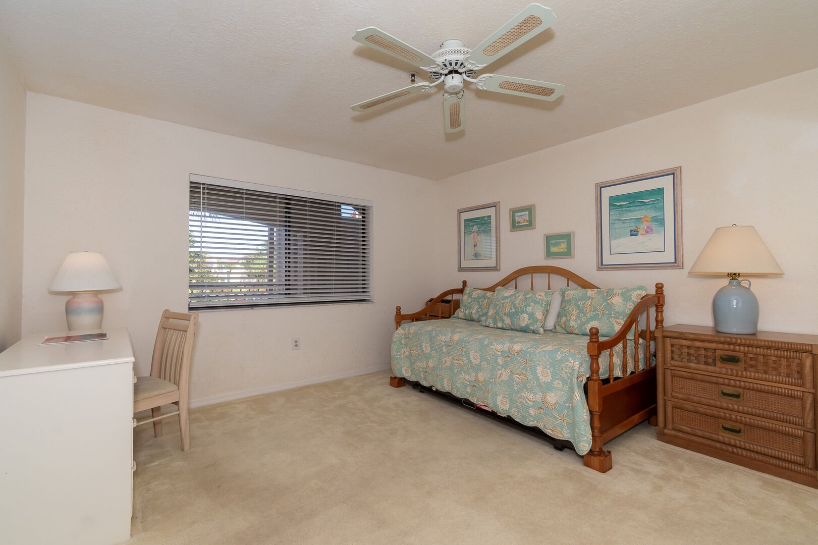 study room with bedding in this new smyrna beach condo rental
