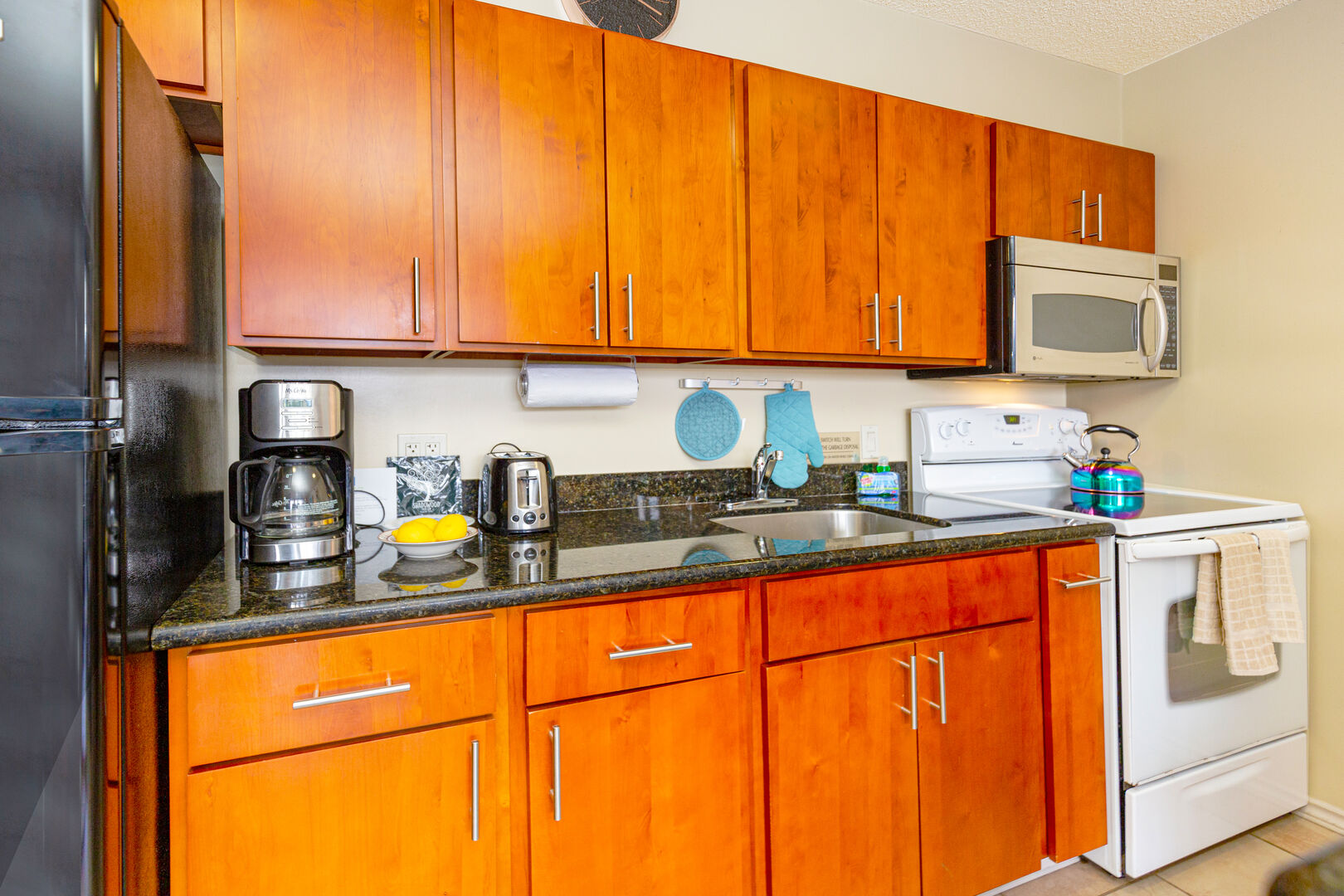 Fully equipped kitchen with full size appliances
