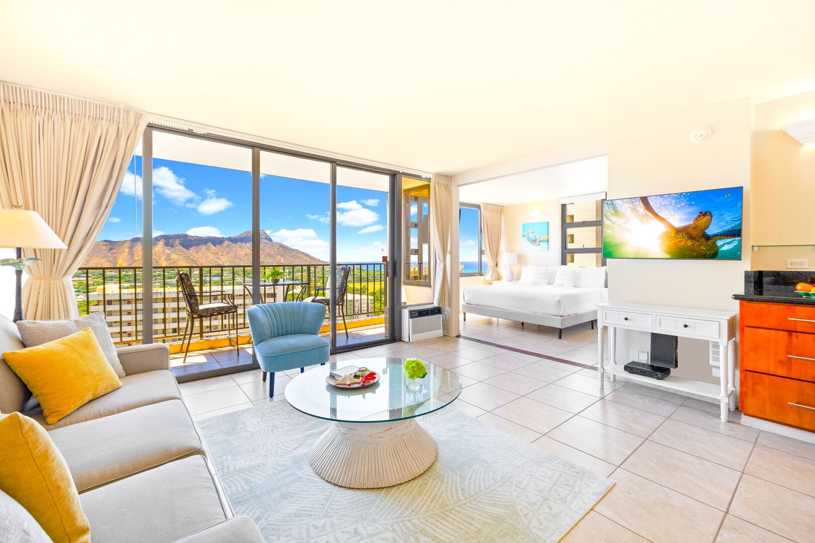 Beautiful 1-bedroom condo with stunning Diamond Head and Ocean views!