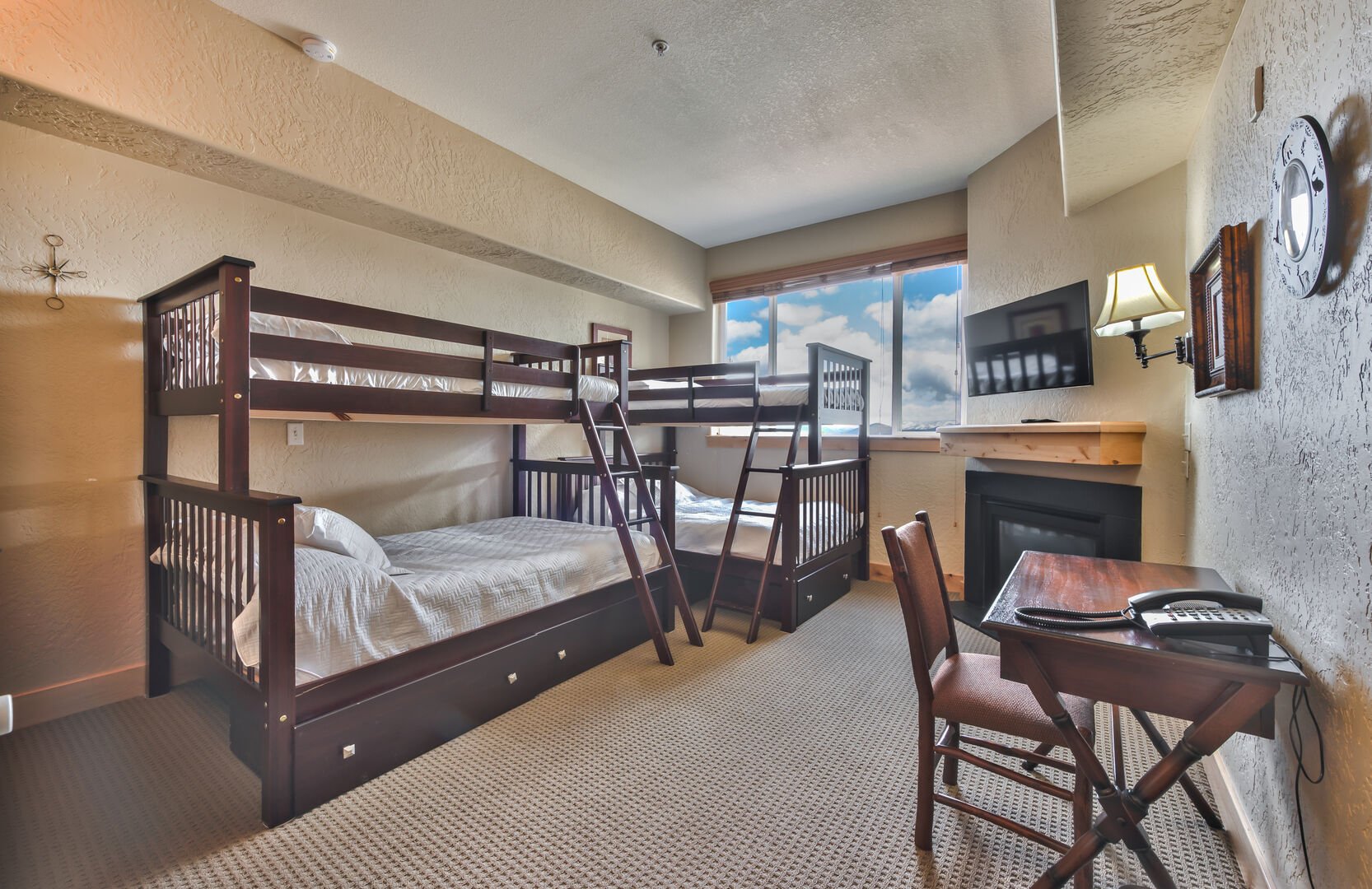 Bedroom with two bunks (2 twins and 2 full beds)