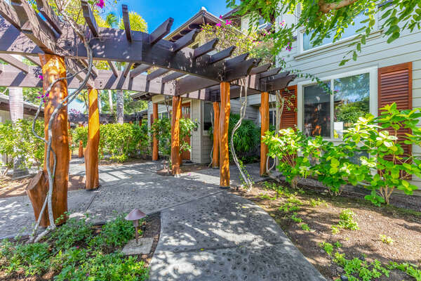 Front Walkway and Entrance to Waikoloa Hawaii Vacation Rentals