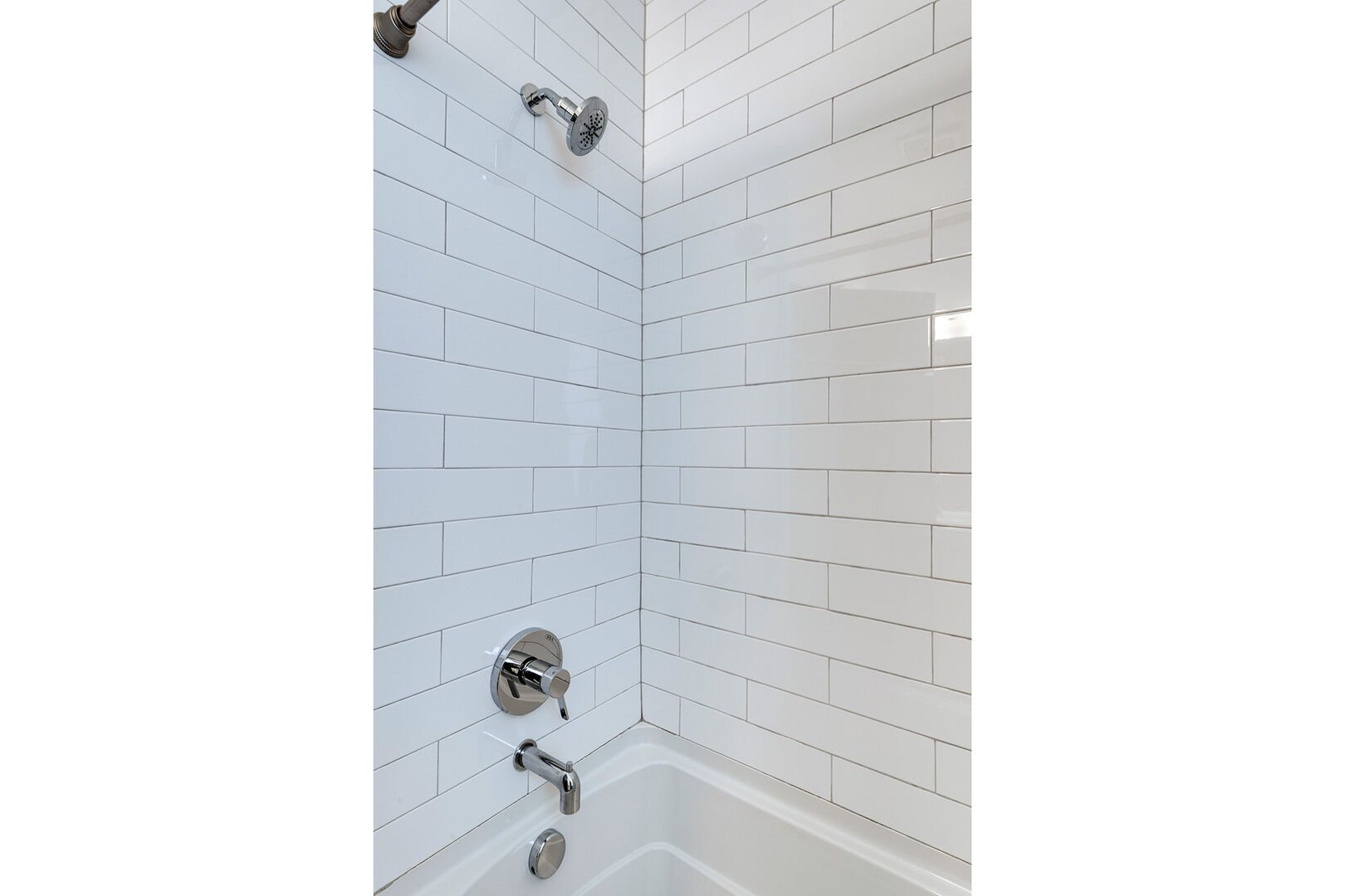 2nd Bedroom en-suite bathroom, shower/tub combo