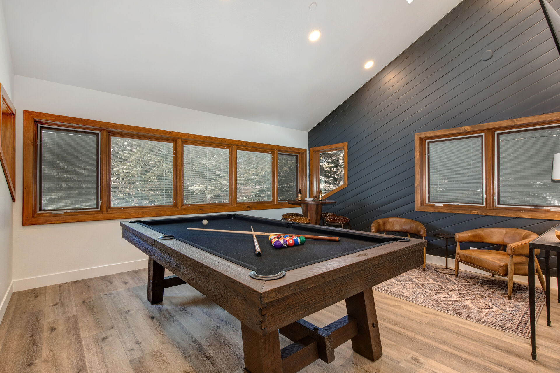 Upstairs living room with Full Size Pool Table