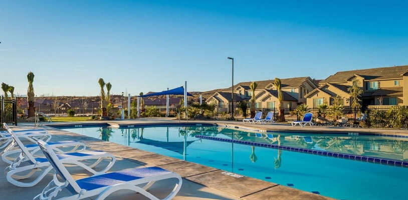 Red Sands Vacations / Vacation rentals / Southern Utah Vacation Rentals/ Casitas Community pool