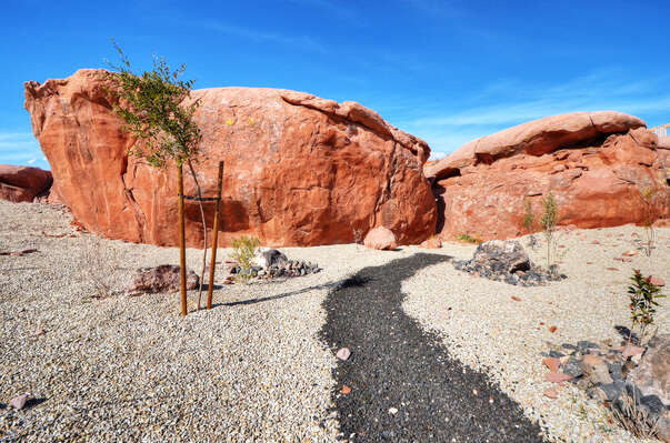 Red Sands Vacations / Vacation rentals / Southern Utah Vacation Rentals/ Petroglyphs