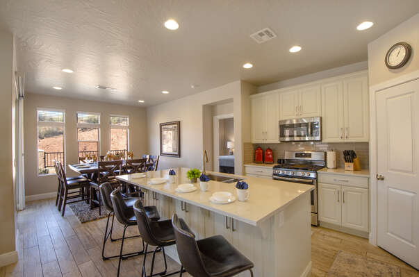 Red Sands Vacations / Vacation rentals / Southern Utah Vacation Rentals/ Casitas Kitchen and dining room