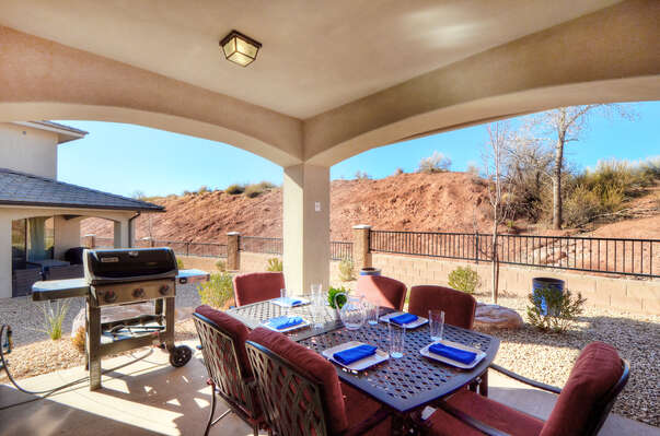 Red Sands Vacations / Vacation rentals / Southern Utah Vacation Rentals/ Casitas outdoor grill and patio / outdoor dining area