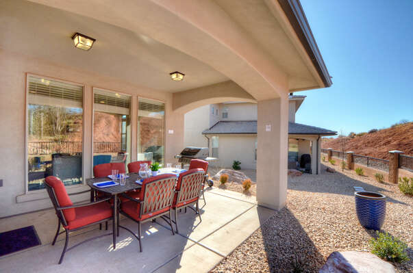 Red Sands Vacations / Vacation rentals / Southern Utah Vacation Rentals/ Casitas outdoor grill and patio / outdoor dining area