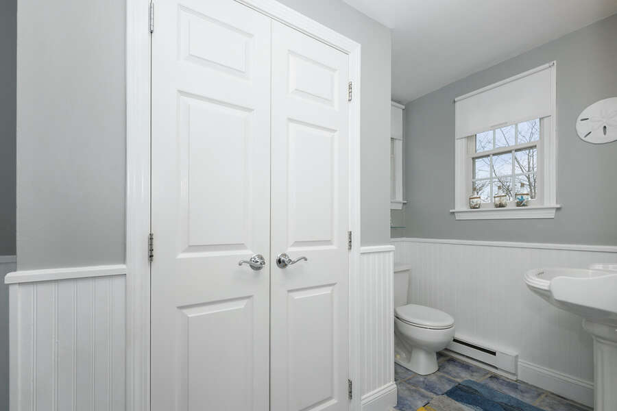 Full bathroom - 25 Bank Street Unit #2 Harwich Port - New England Vacation Rentals- Harwich Port -Cape Cod- New England Vacation Rentals