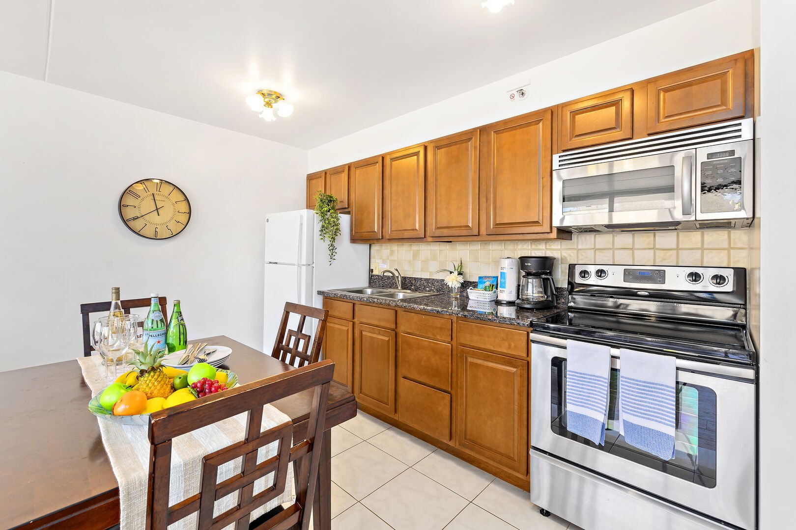 Fully equipped kitchen perfect for your culinary needs!