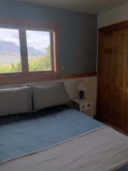 3rd bedroom with full bed and Mountain View's