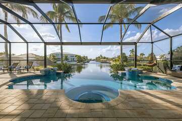 Heated infinity pool vacation rental in Cape Coral, Florida