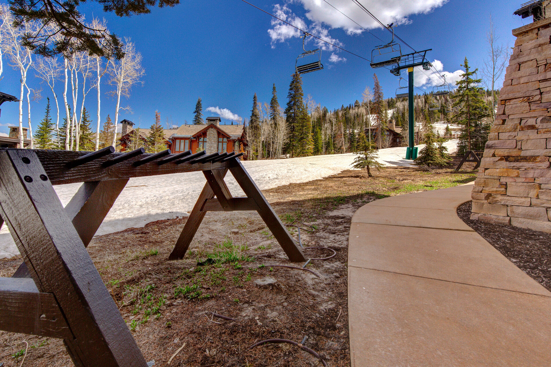 Arrowleaf Communal Amenities including billiard lounge, seated fireplace area, ski lockers, outdoor firepit, and slopeside hot tub