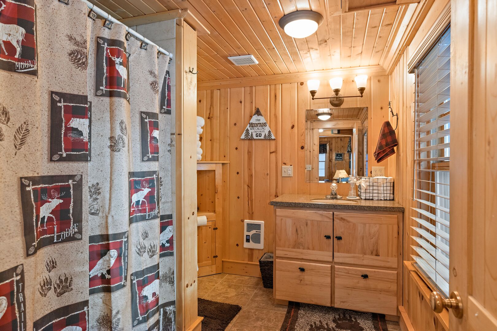 Double Loop ~ shared bathroom on main level in main cabin
