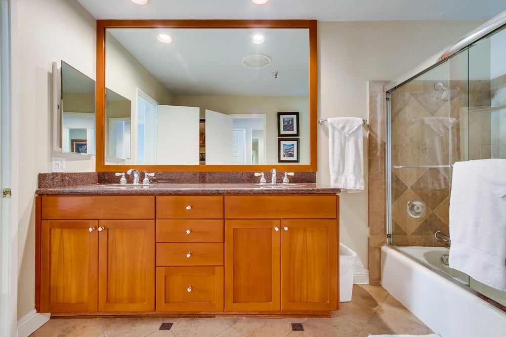 En-suite bathroom with dual vanity