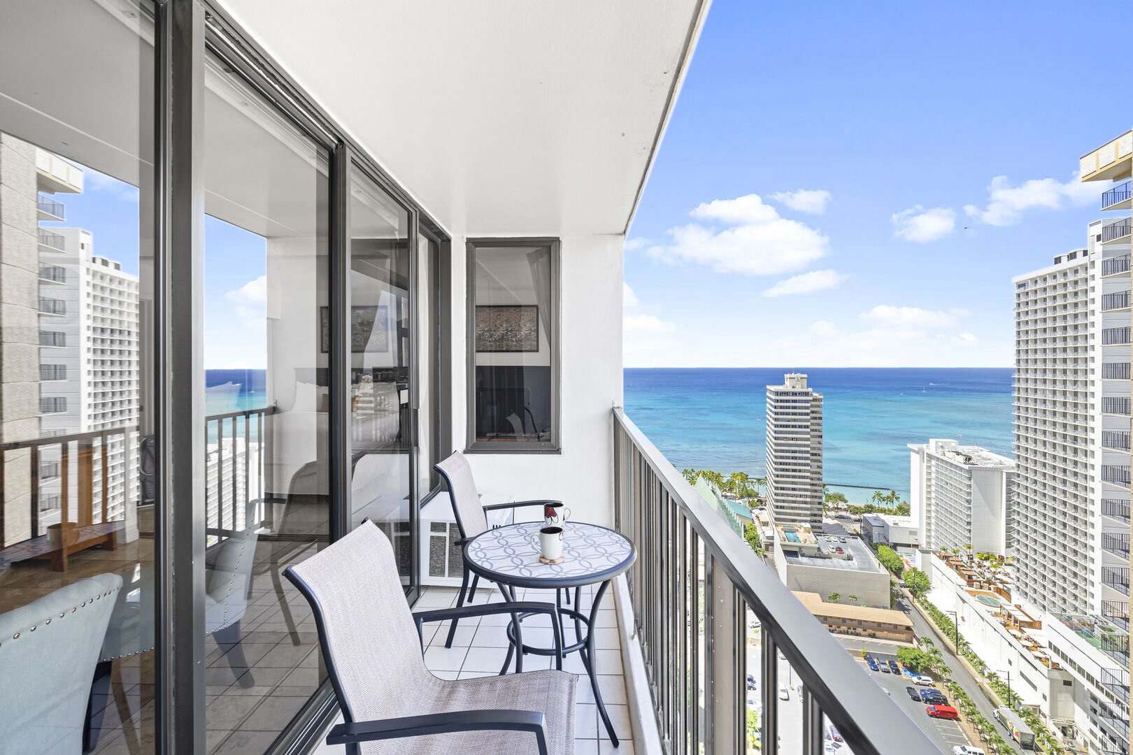 Have your coffee on your balcony with this beautiful ocean view!