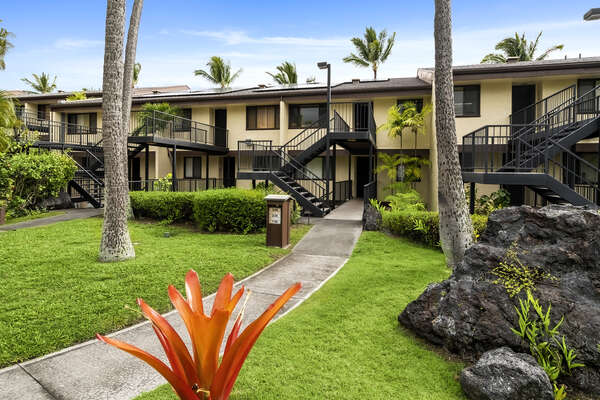 Exterior View of Country Club Villas in Kona