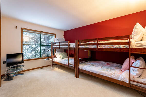 Lower Level - Bunk Room With 4 Singles